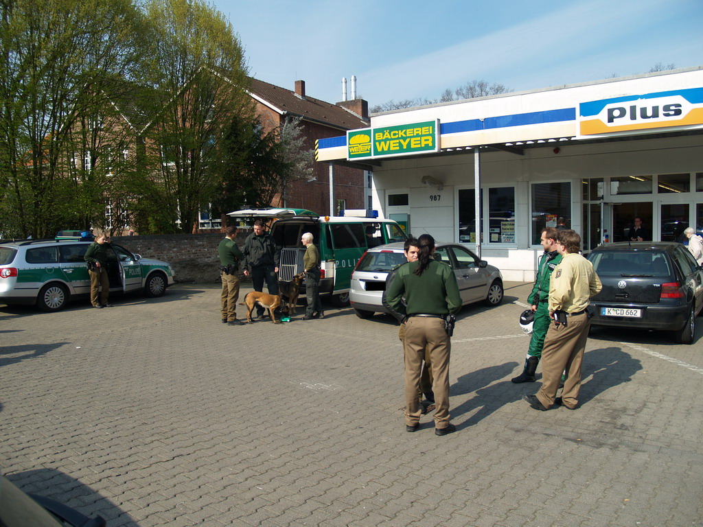 Messerstecherei Koeln Duennwald Berlinerstr P59.JPG